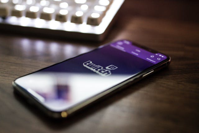 Twitch legt een verbod op het streamen van gokactiviteiten